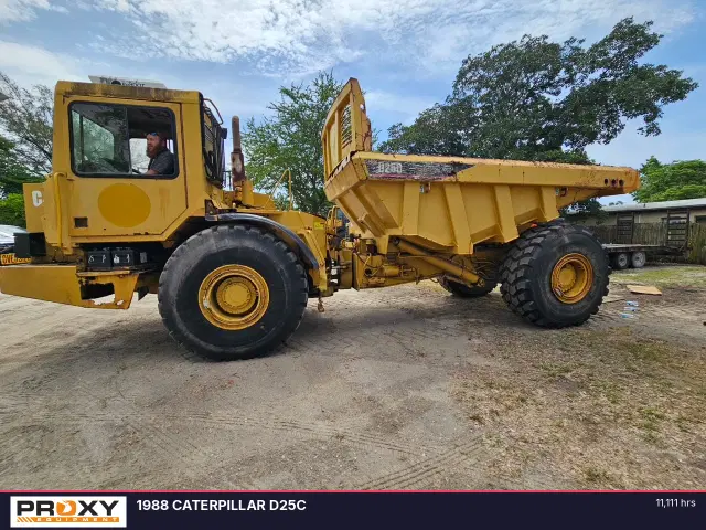 Image of Caterpillar D25C equipment image 2