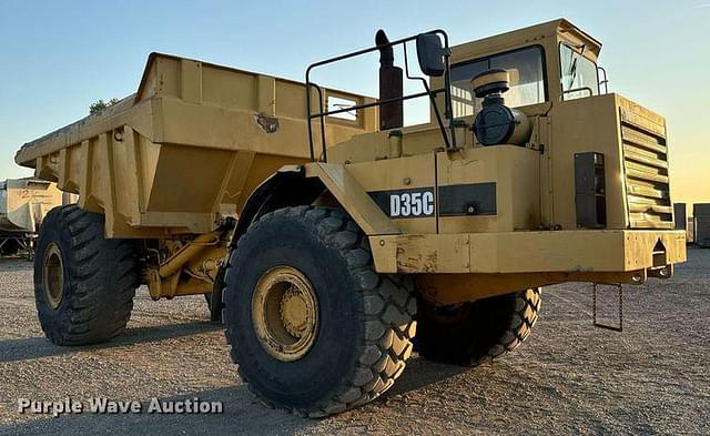 Image of Caterpillar D35C equipment image 2