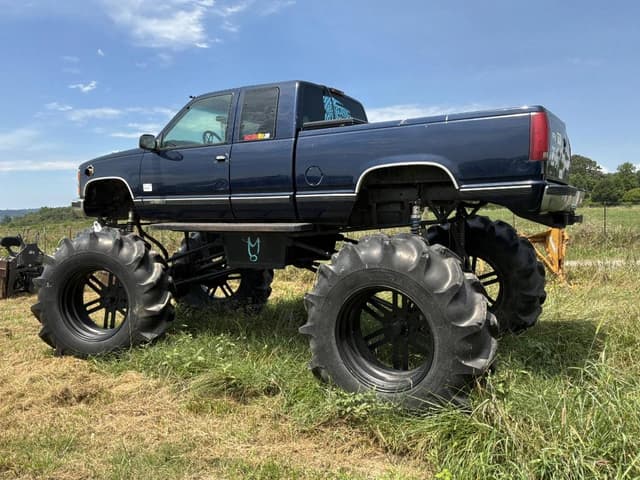Image of Chevrolet 1500 equipment image 2
