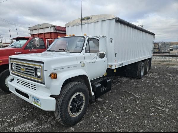 Image of Chevrolet 70 equipment image 2