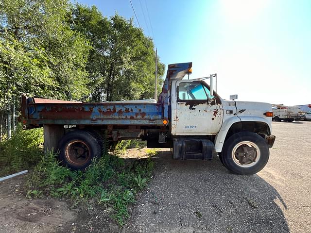 Image of Chevrolet 70 equipment image 3