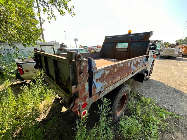 Image of Chevrolet 70 equipment image 4