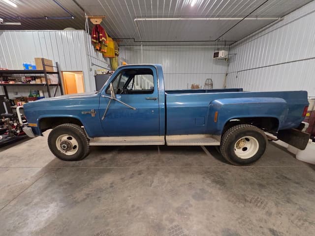 Image of Chevrolet C30 equipment image 1
