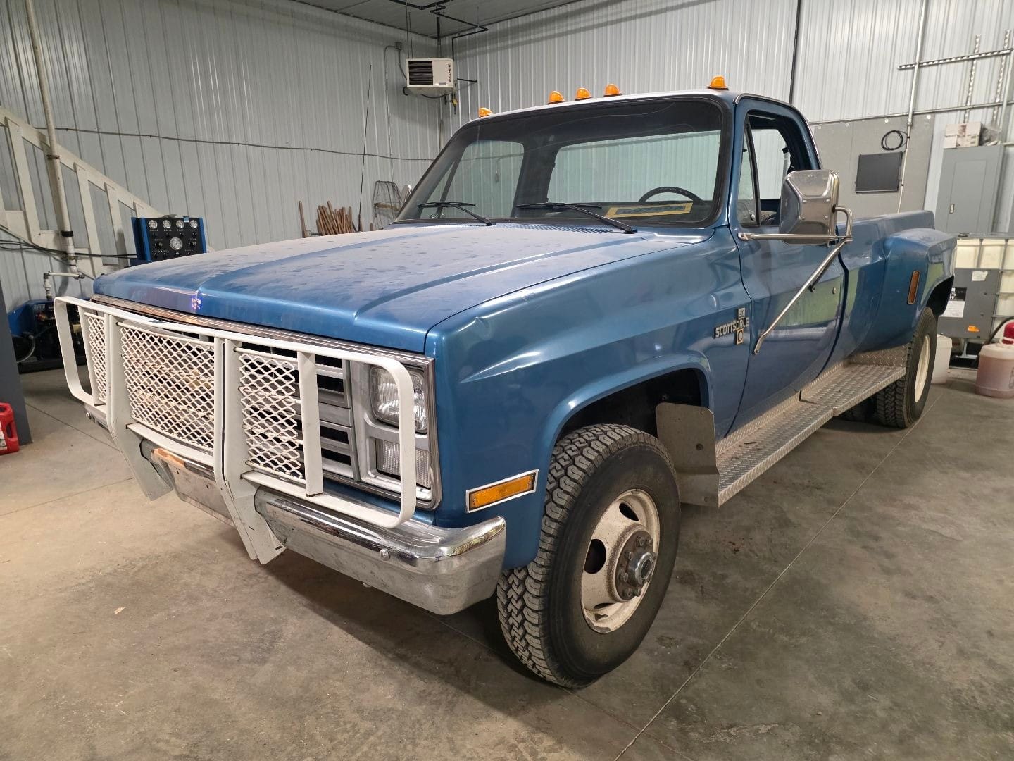 1988 Chevrolet C30 Equipment Image0