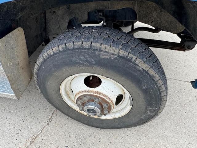 Image of Chevrolet C30 equipment image 3