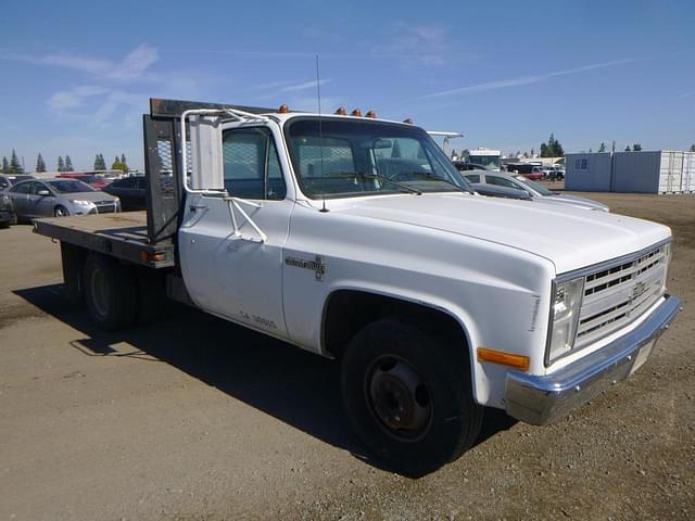 Image of Chevrolet C30 equipment image 1