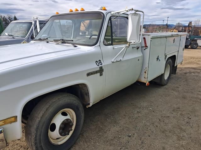Image of Chevrolet Custom Deluxe 30 equipment image 1