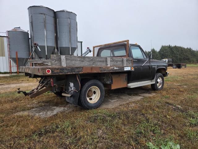 Image of Chevrolet 3500 equipment image 3