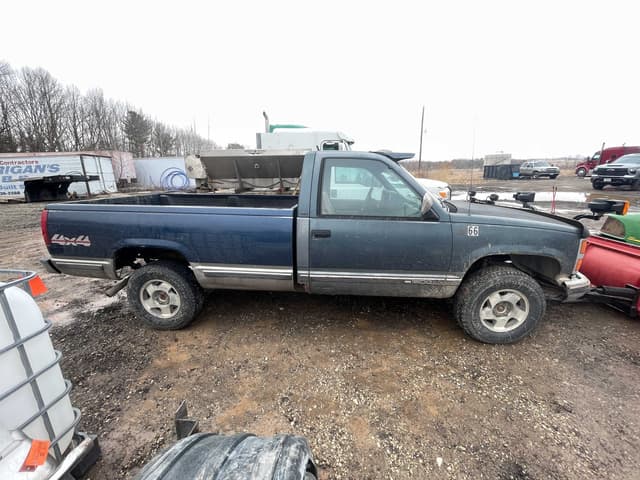 Image of Chevrolet 1500 equipment image 3