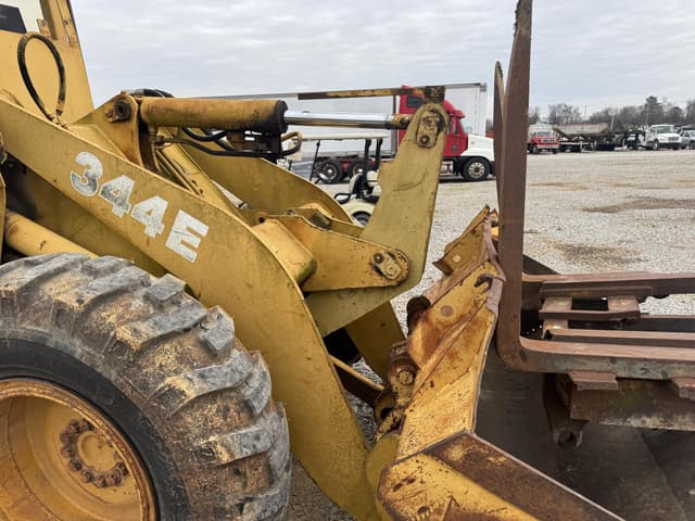 Image of John Deere 344E equipment image 3