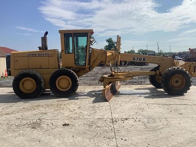 Image of John Deere 670B equipment image 4