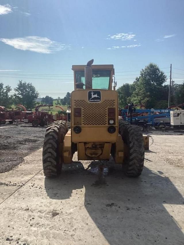 Image of John Deere 670B equipment image 2