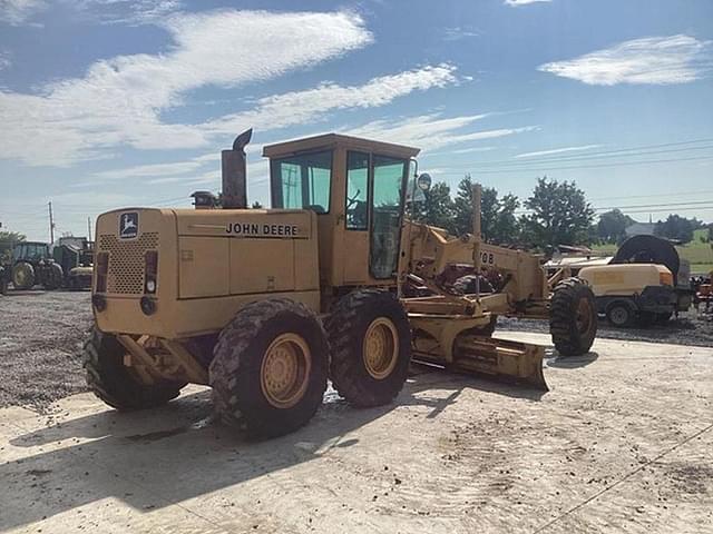 Image of John Deere 670B equipment image 3