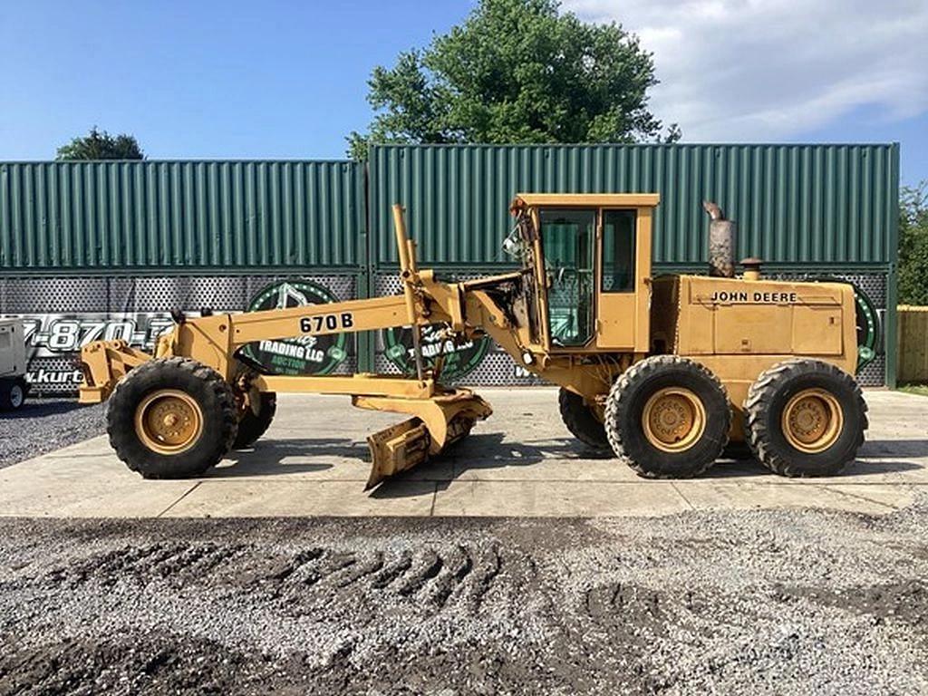 Image of John Deere 670B Primary image