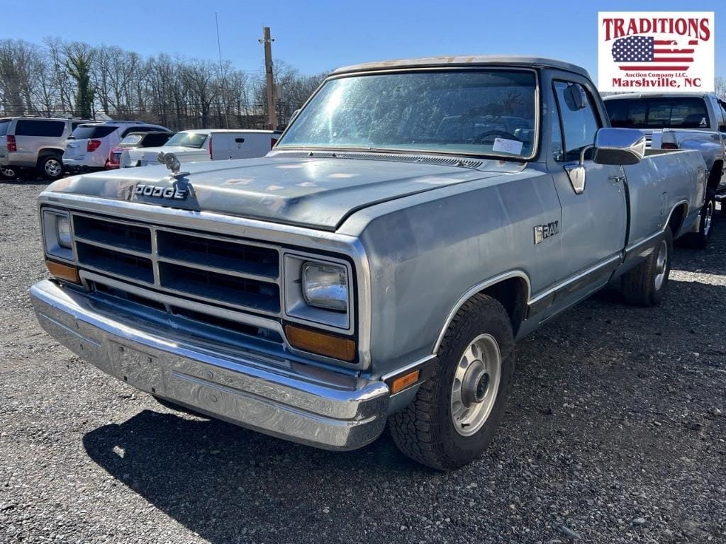 Main image Dodge D100