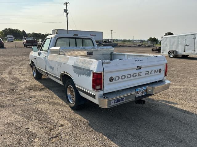 Image of Dodge Ram 1500 equipment image 3