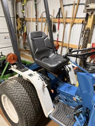 Image of Ford 1220 equipment image 3