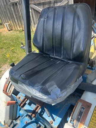 Image of Ford 1220 equipment image 2