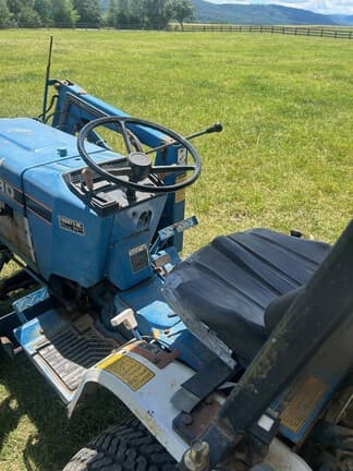Image of Ford 1220 equipment image 4