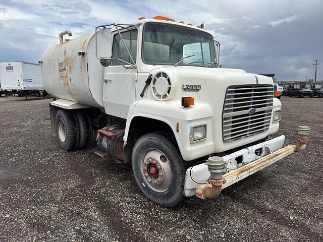 Image of Ford LN7000 equipment image 3
