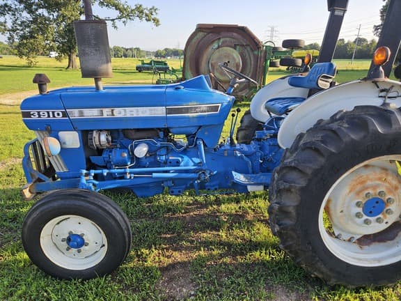 Image of Ford 3910 equipment image 1