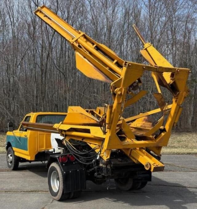 Image of Ford F-450 equipment image 2