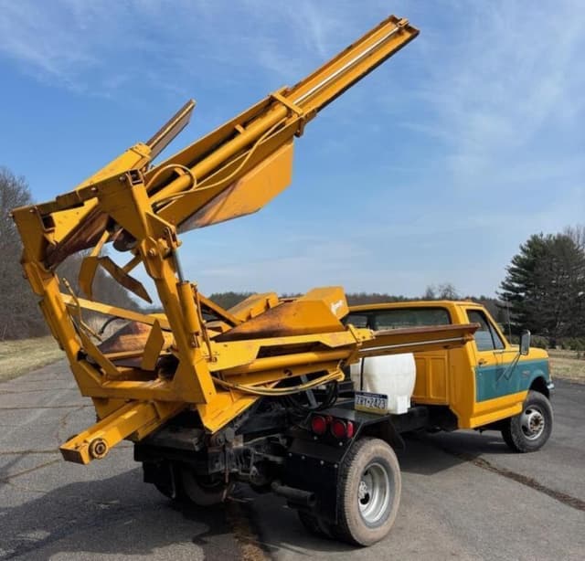 Image of Ford F-450 equipment image 3