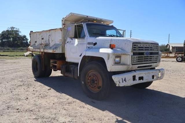 Image of Ford F-800 equipment image 2
