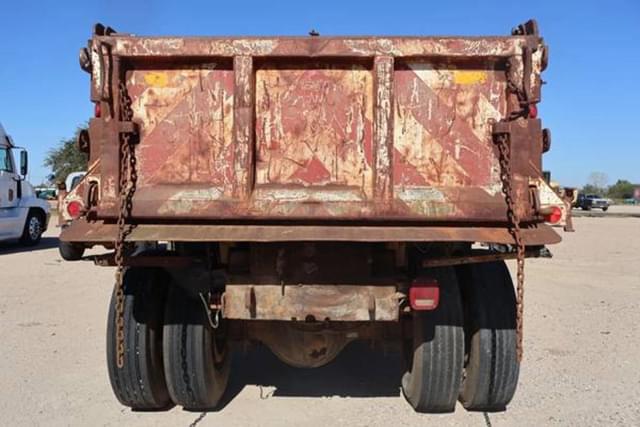 Image of Ford F-800 equipment image 3