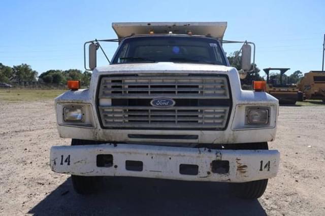 Image of Ford F-800 equipment image 1