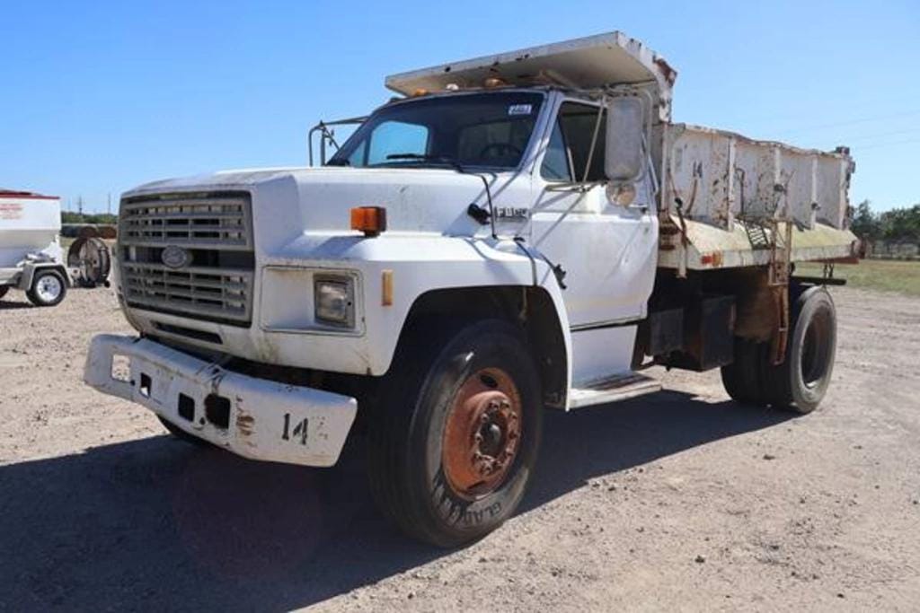 1988 Ford F-800 Equipment Image0