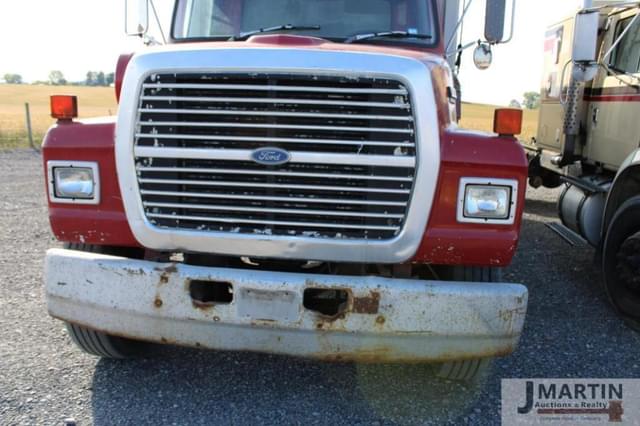 Image of Ford F-8000 equipment image 4