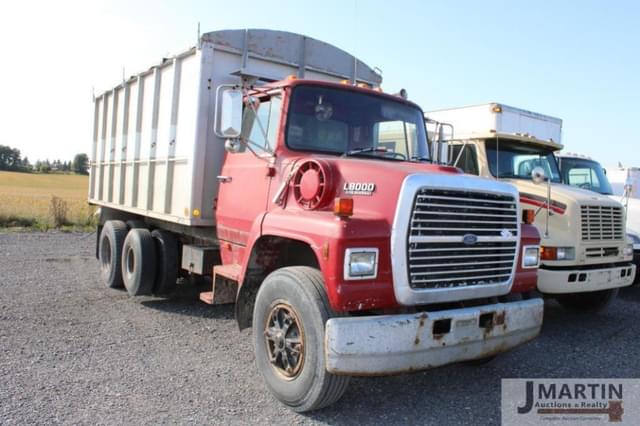 Image of Ford F-8000 equipment image 1