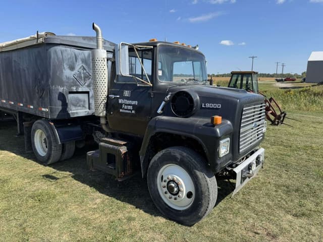 Image of Ford L9000 equipment image 3