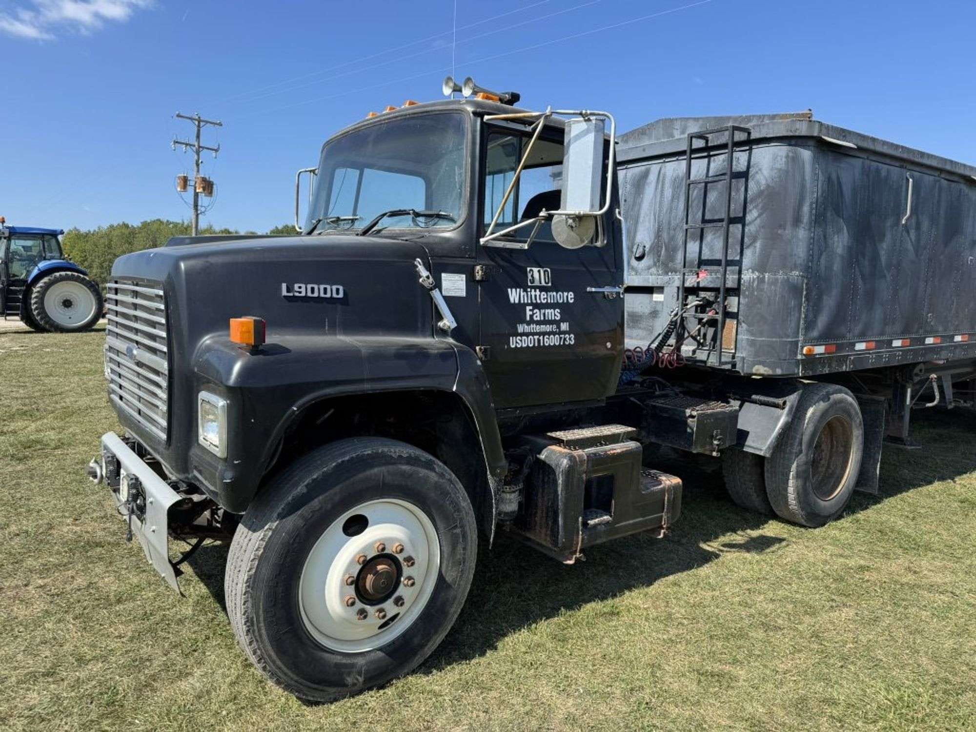 1988 Ford L9000 Equipment Image0