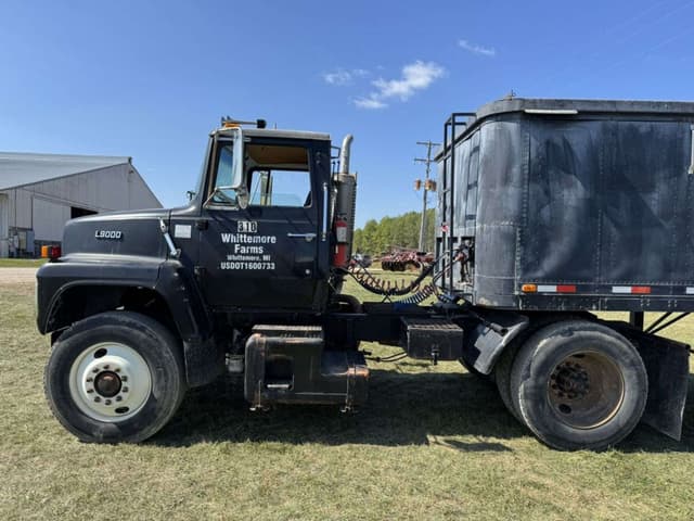 Image of Ford L9000 equipment image 1