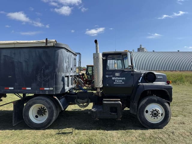 Image of Ford L9000 equipment image 2