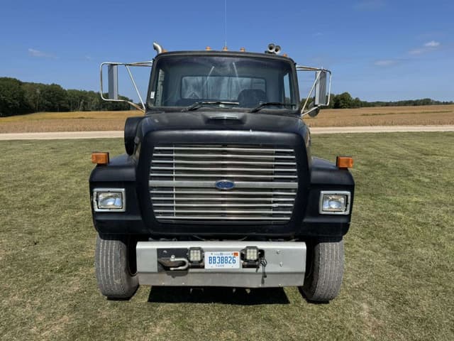 Image of Ford L9000 equipment image 4