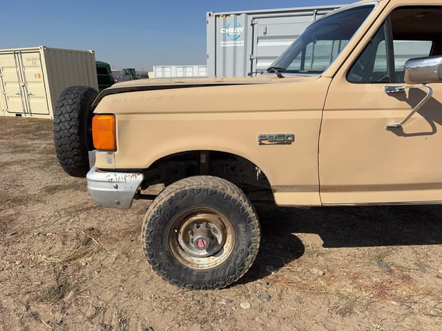 Image of Ford F-350 equipment image 1