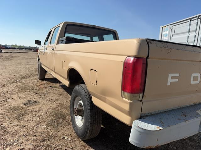Image of Ford F-350 equipment image 3