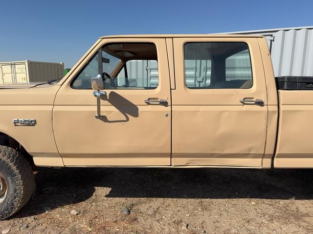 Image of Ford F-350 equipment image 2