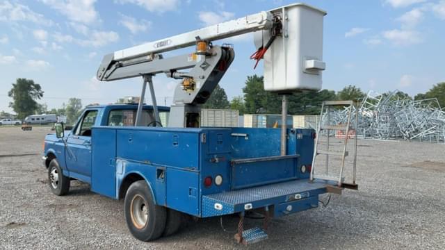 Image of Ford F-350 equipment image 2
