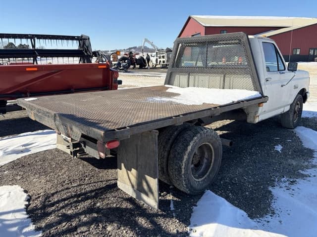 Image of Ford F-350 equipment image 2