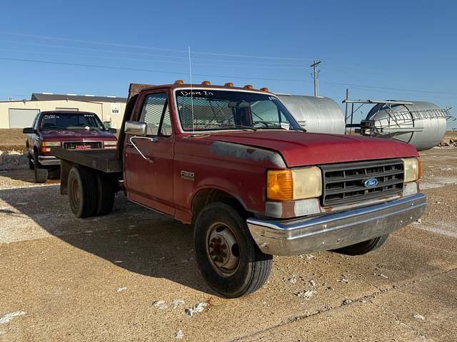 Image of Ford F-350 equipment image 2