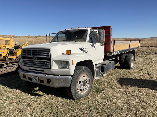 Image of Ford F-700 equipment image 1