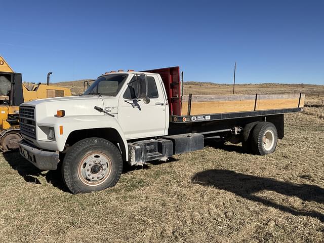 Image of Ford F-700 equipment image 3