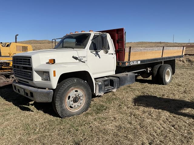 Image of Ford F-700 equipment image 2