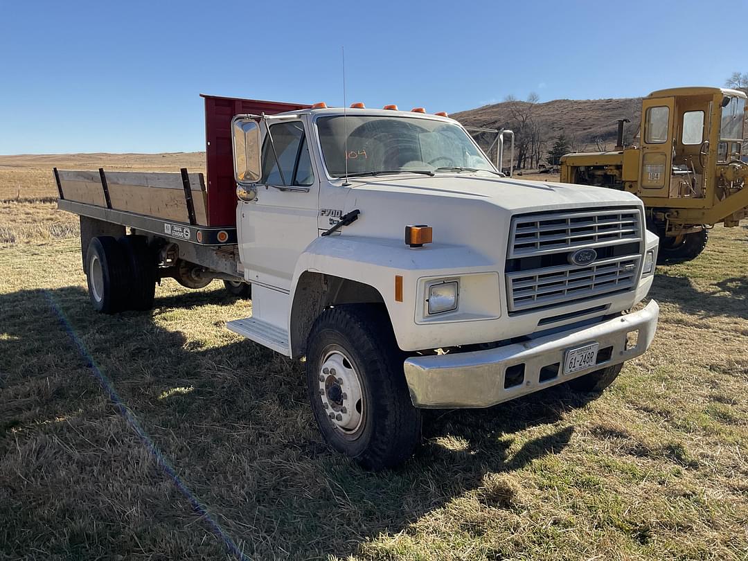 Image of Ford F-700 Primary image