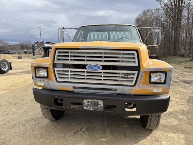 Image of Ford F-700 equipment image 1