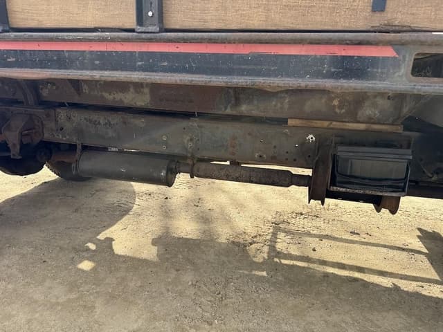 Image of Ford F-700 equipment image 3